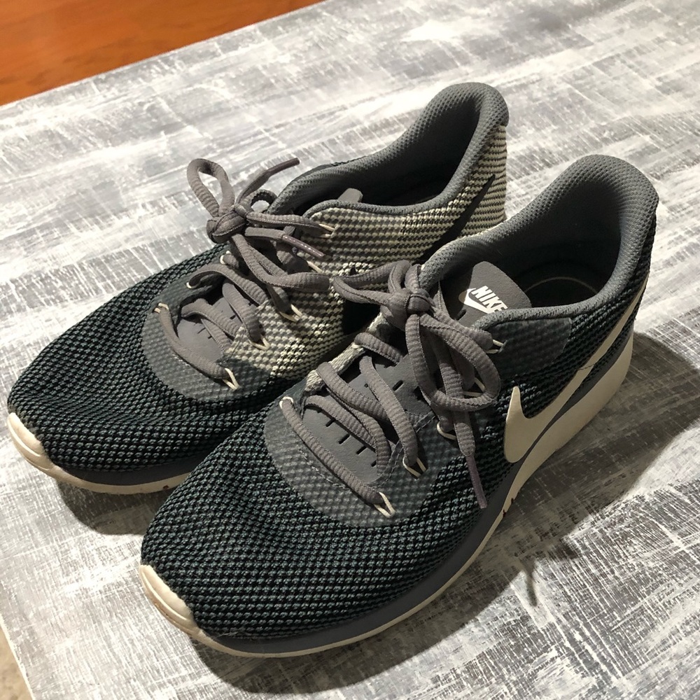 Nike Tennis Shoes